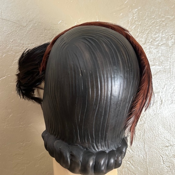 FESTIVE 1950s\' BROWN/WHITE/RUST FEATHER COCKTAIL HAT main image 10